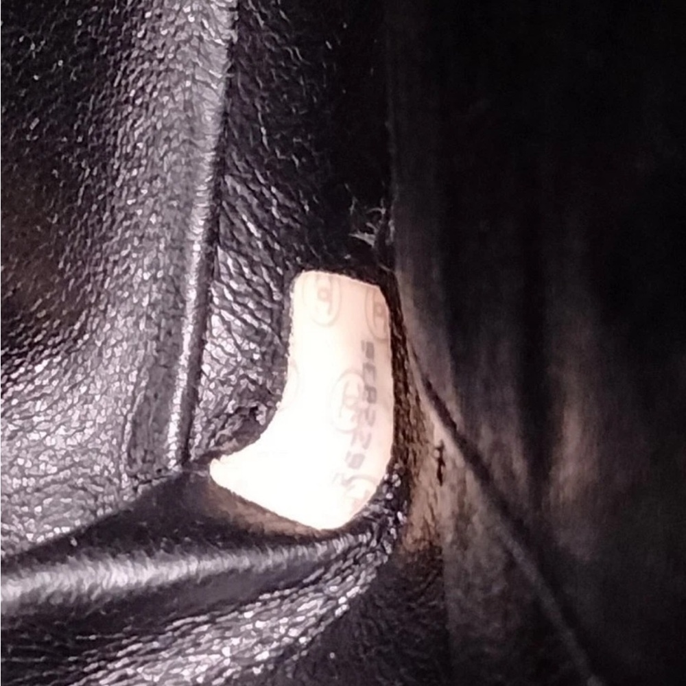 EUC- Chanel Black Quilted patent leather with 24K Gold zipper pull @lovetanyb - Picture 8 of 16